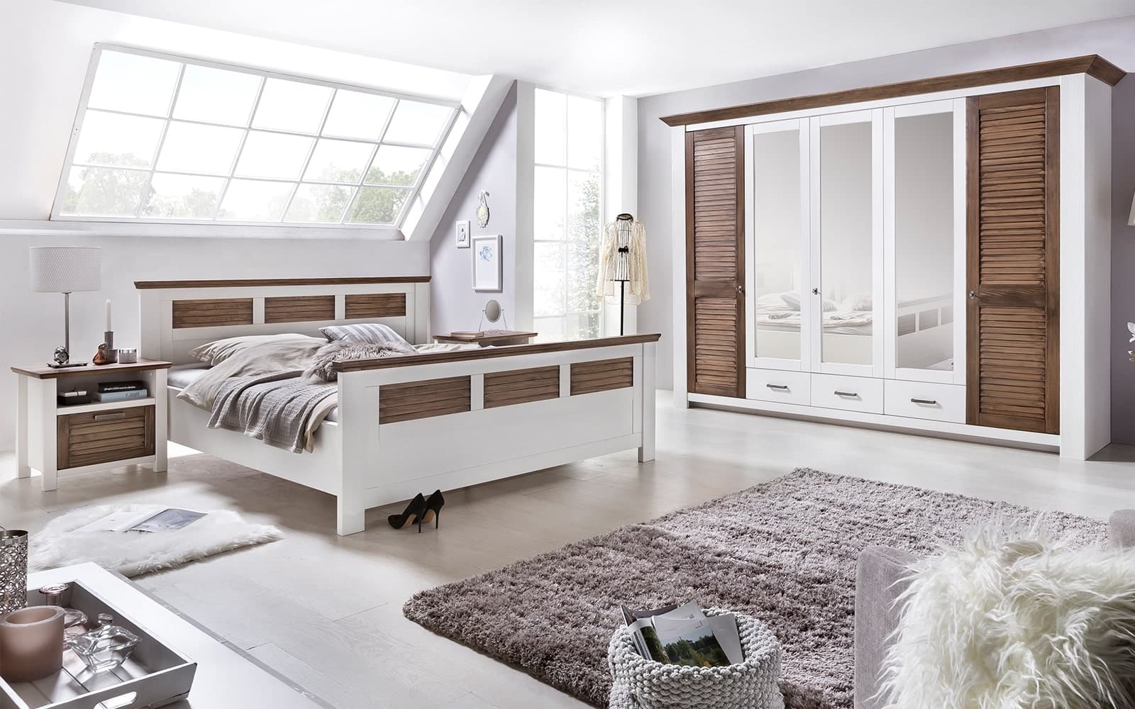 mobilier din lemn masiv