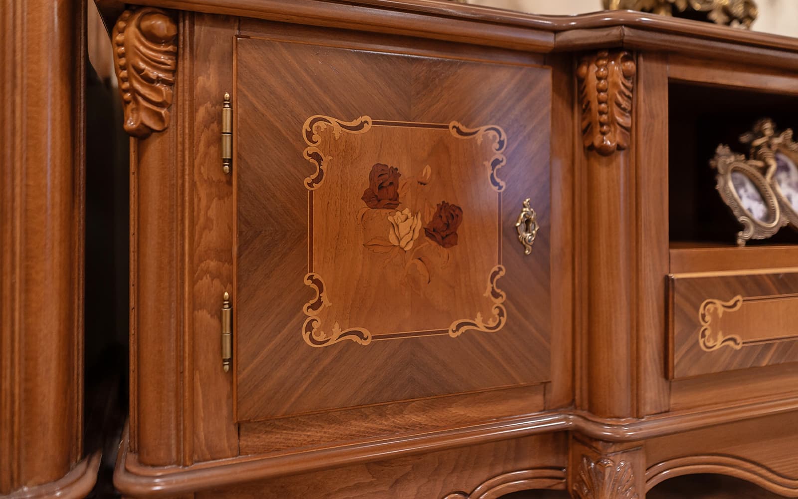 Comoda TV Isadora, Lemn Masiv, 176×47,5×67,3 cm