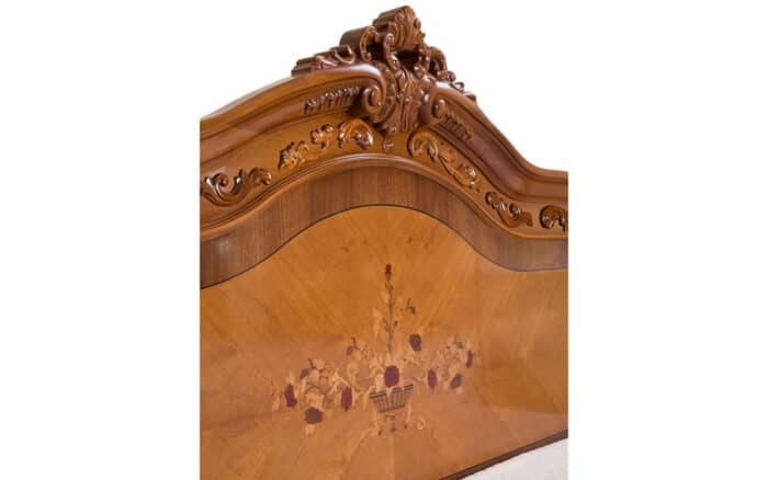 mobila din lemn masiv