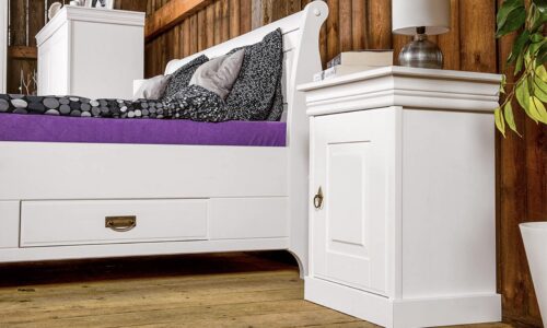 noptiera din lemn masiv