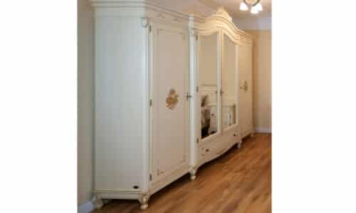 mobila de lemn masiv