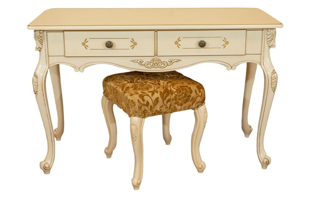 mobila de lemn masiv