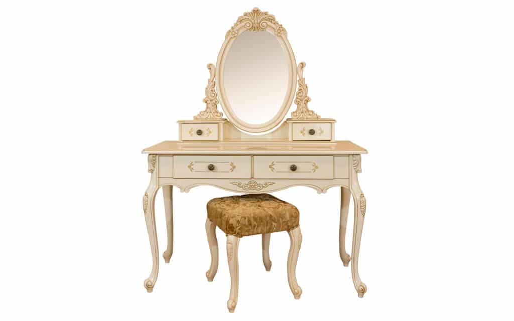 mobila de lemn masiv