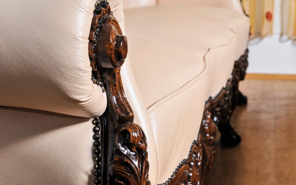 mobila din lemn masiv