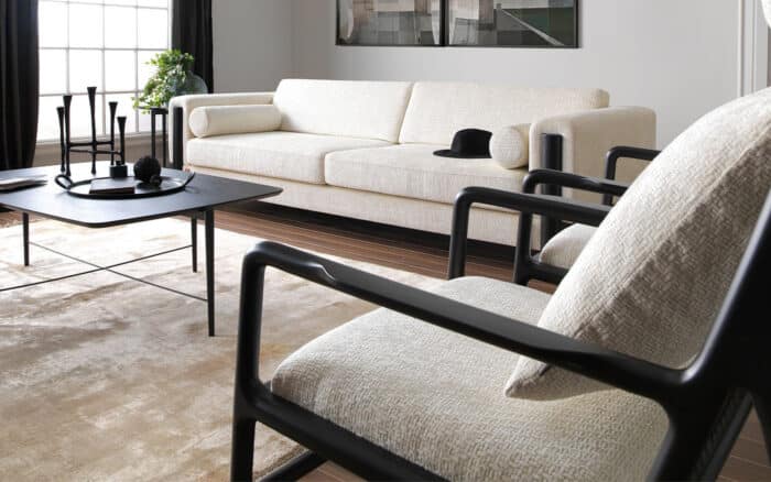 mobila din lemn masiv