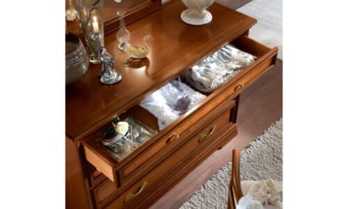 mobila de lemn masiv