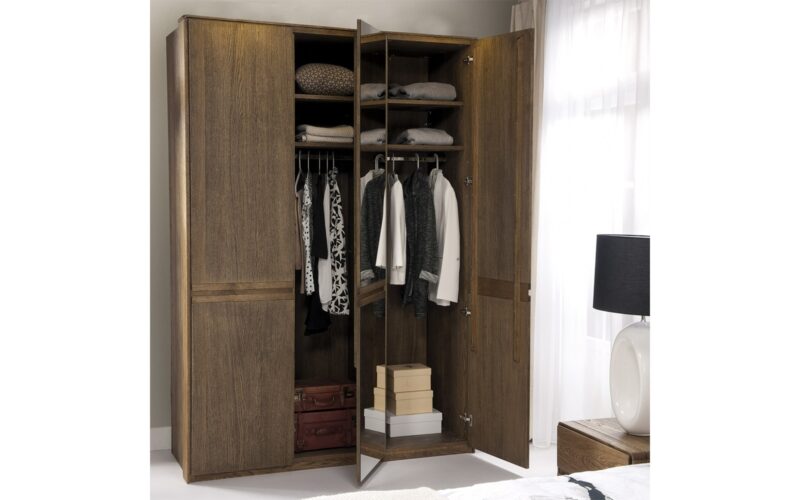 dulap din lemn masiv