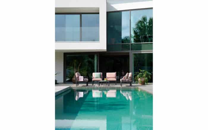 mobilier din lemn masiv