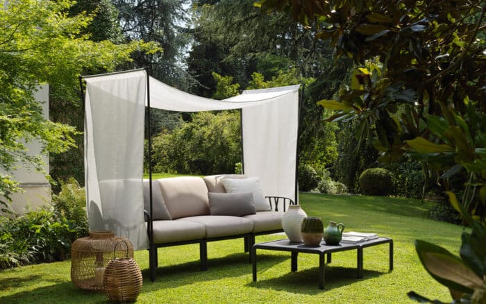 mobilier din lemn masiv