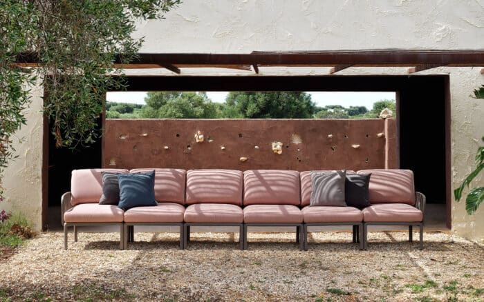 mobilier din lemn masiv
