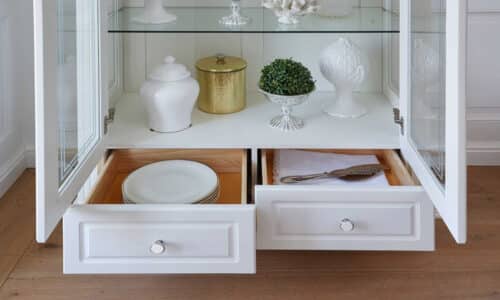 mobila de lemn masiv